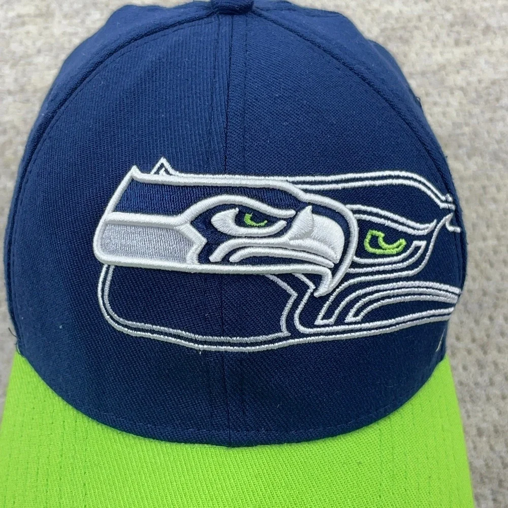 Seattle Seahawks Hat Cap Stretch Flex Fit Size M/L Blue Baseball Dad 39Thirty
